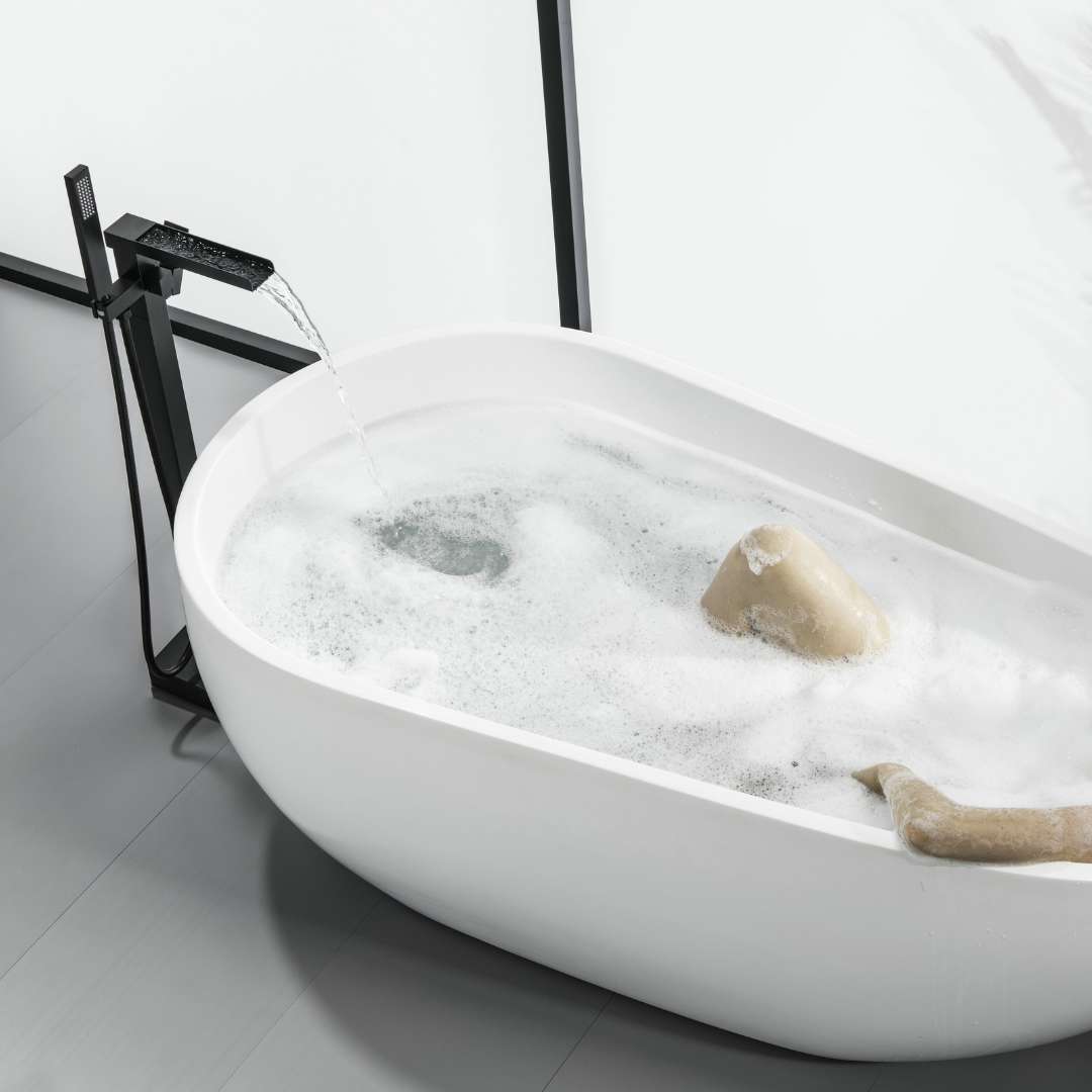Freestanding Bath Faucet Lisandro – Waterfall Spout – Matte black